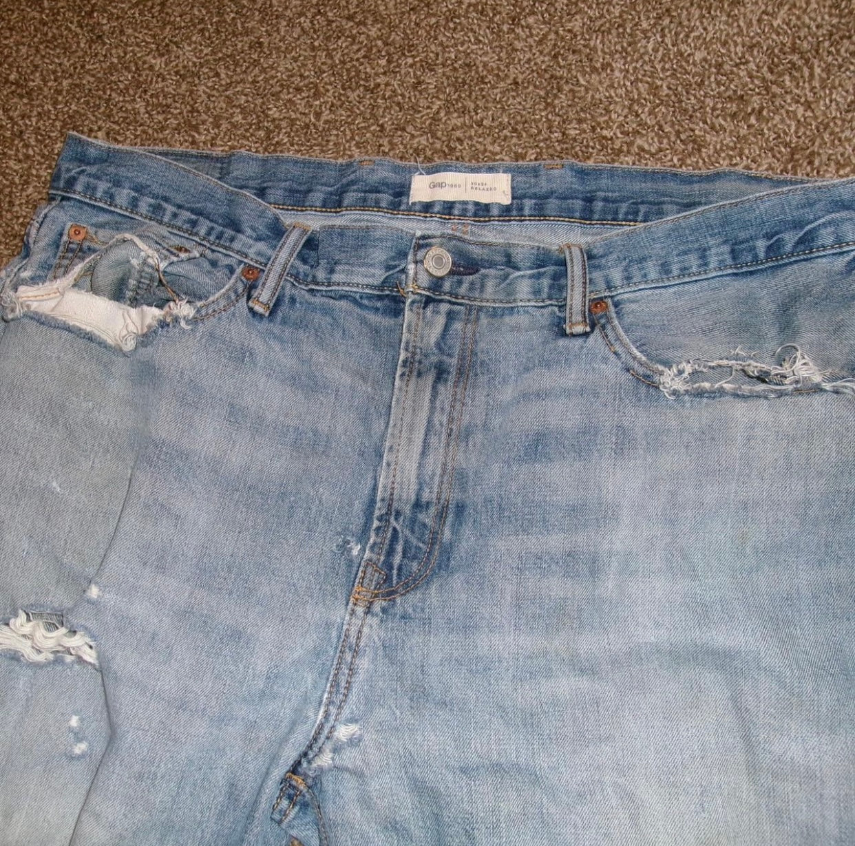 Retro GAP Distressed Relaxed Fit Jeans with Extreme Heelbite