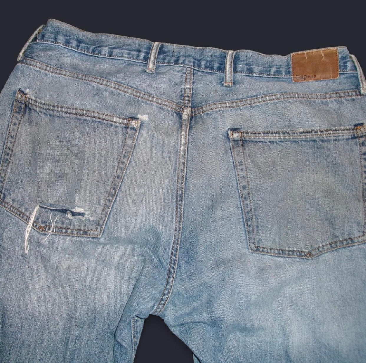 Retro GAP Distressed Relaxed Fit Jeans with Extreme Heelbite