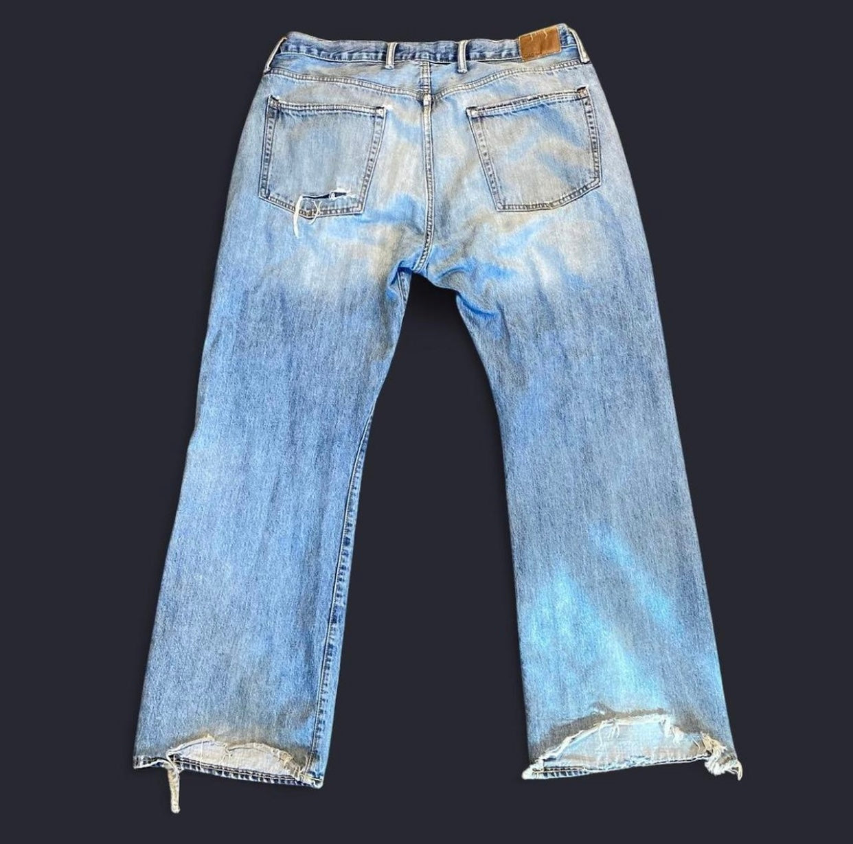 Retro GAP Distressed Relaxed Fit Jeans with Extreme Heelbite