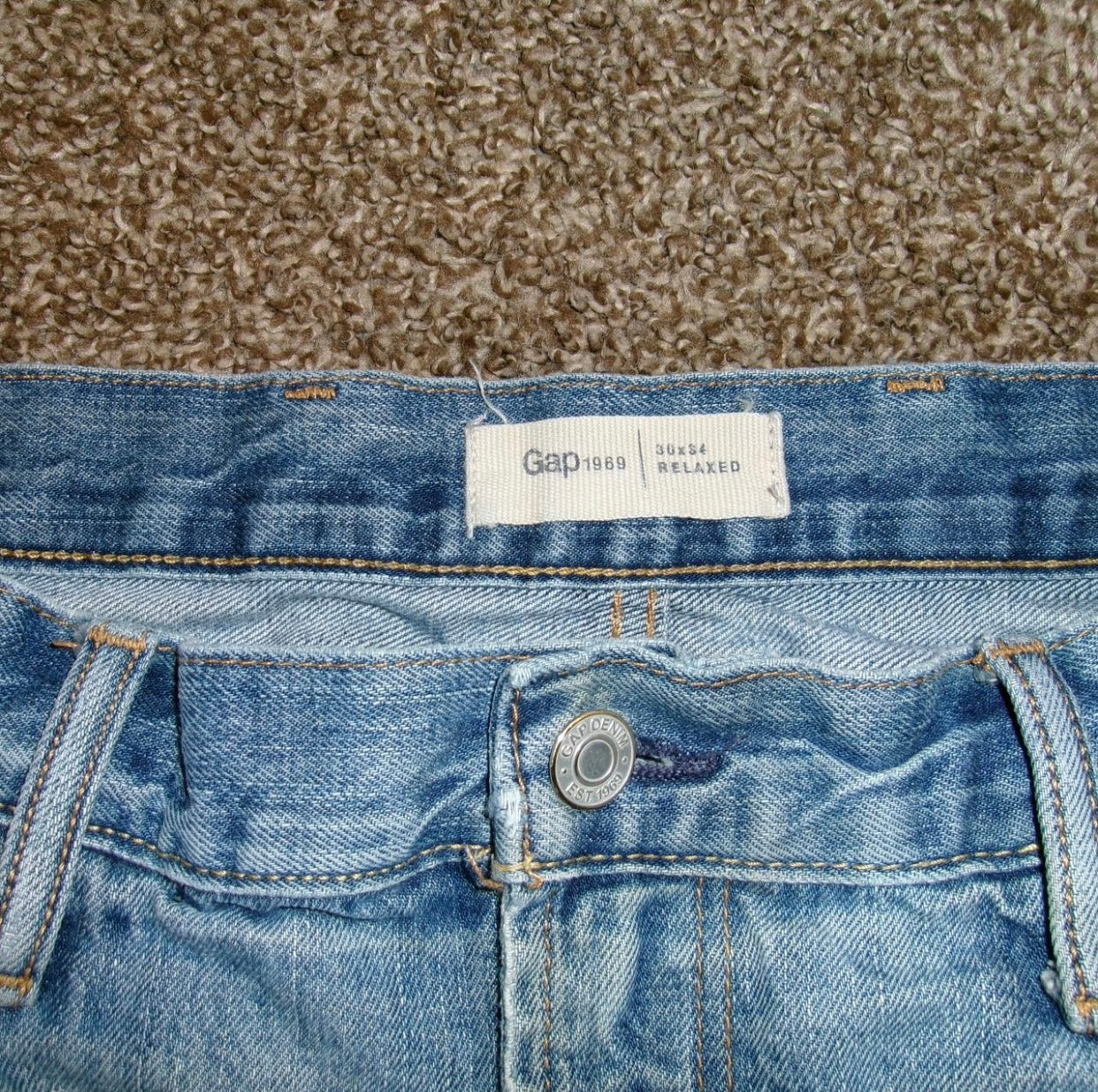 Retro GAP Distressed Relaxed Fit Jeans with Extreme Heelbite