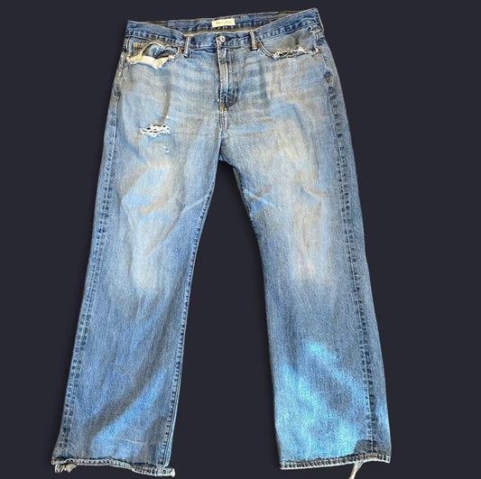 Retro GAP Distressed Relaxed Fit Jeans with Extreme Heelbite
